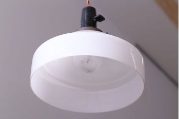 和製アンティーク　シンプルな白いガラスシェード天井照明(2)