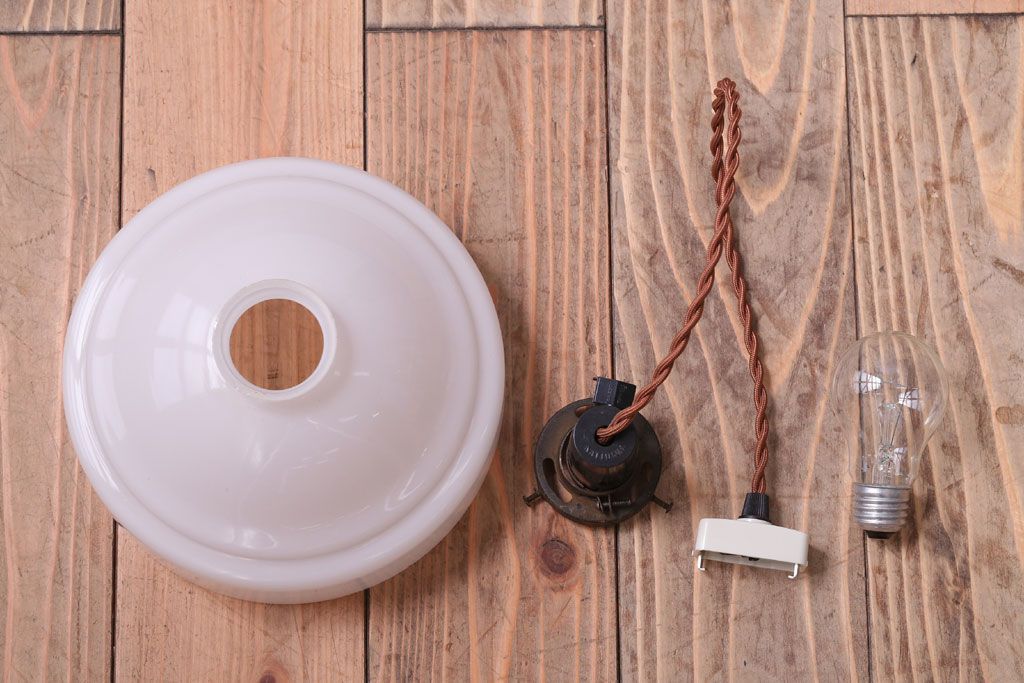 和製アンティーク　シンプルな白いガラスシェード天井照明(2)