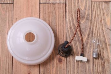 和製アンティーク　シンプルな白いガラスシェード天井照明(2)