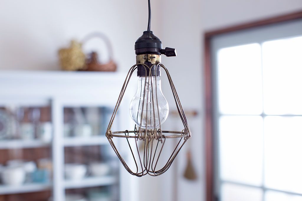 ビンテージ　シャビーなワイヤーシェードライト(ペンダントライト)(1)
