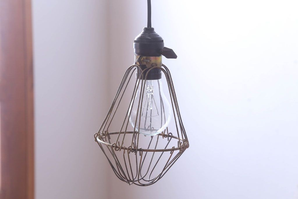 ビンテージ　シャビーなワイヤーシェードライト(ペンダントライト)(1)