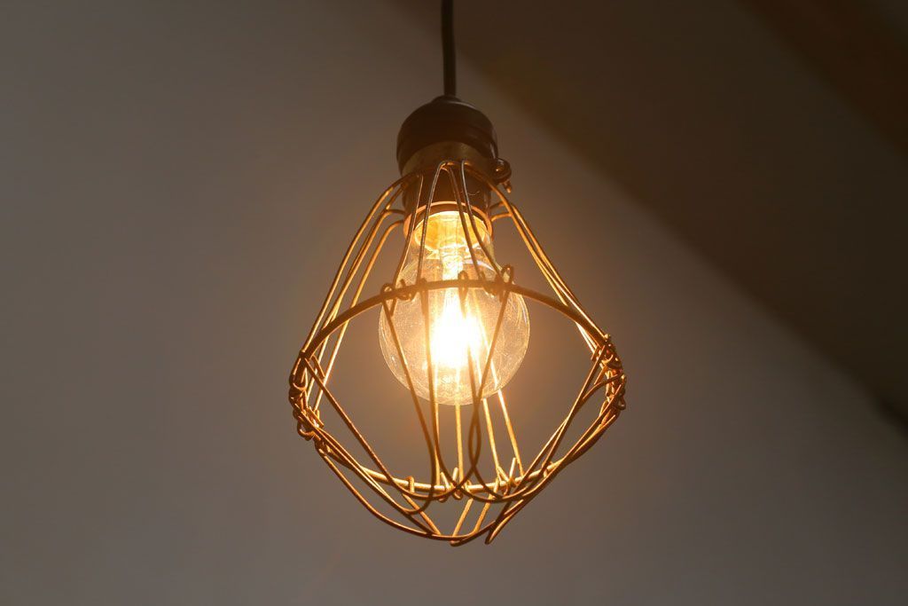 ビンテージ　シャビーなワイヤーシェードライト(ペンダントライト)(1)