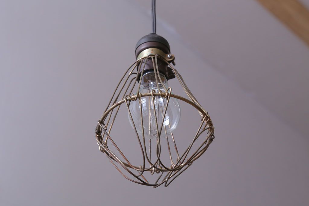 ビンテージ　シャビーなワイヤーシェードライト(ペンダントライト)(1)