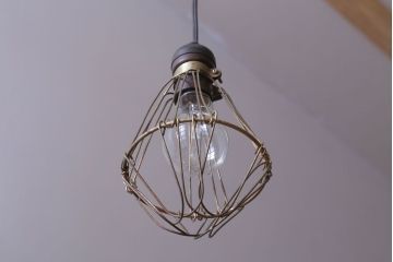 ビンテージ　シャビーなワイヤーシェードライト(ペンダントライト)(1)