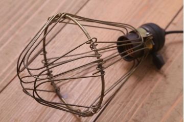 ビンテージ　シャビーなワイヤーシェードライト(ペンダントライト)(1)