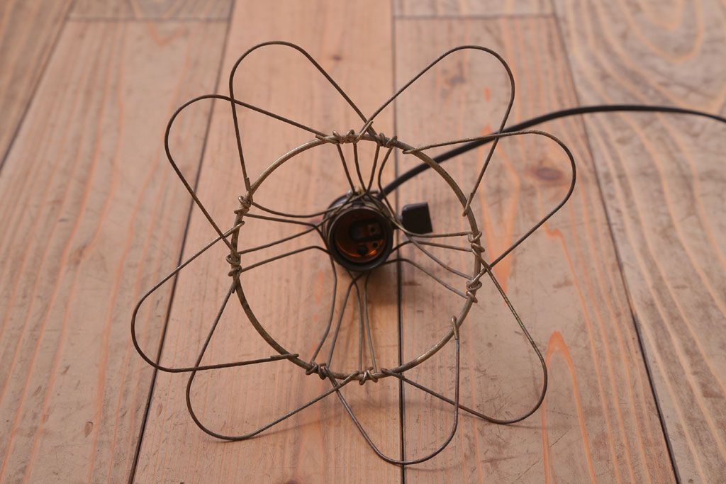 ビンテージ　シャビーなワイヤーシェードライト(ペンダントライト)(1)