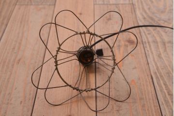 ビンテージ　シャビーなワイヤーシェードライト(ペンダントライト)(1)