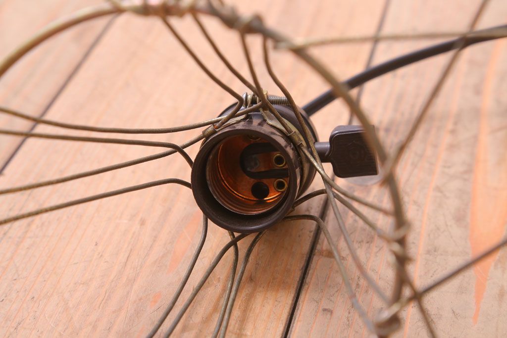 ビンテージ　シャビーなワイヤーシェードライト(ペンダントライト)(1)