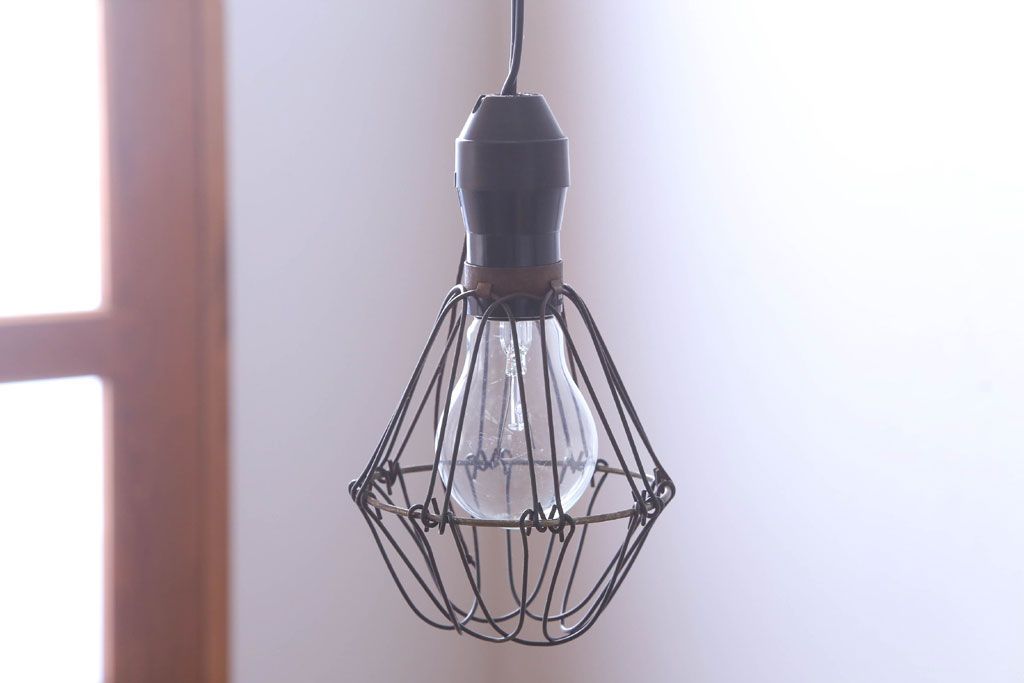 ビンテージ　シャビーなワイヤーシェードライト(ペンダントライト)(2)