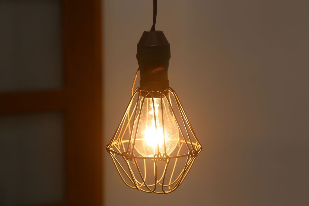 ビンテージ　シャビーなワイヤーシェードライト(ペンダントライト)(2)