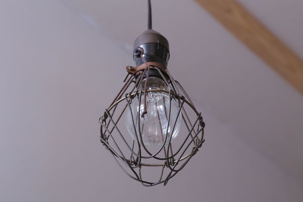 ビンテージ　シャビーなワイヤーシェードライト(ペンダントライト)(2)