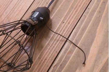 ビンテージ　シャビーなワイヤーシェードライト(ペンダントライト)(2)