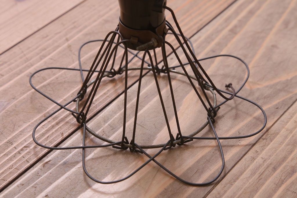 ビンテージ　シャビーなワイヤーシェードライト(ペンダントライト)(2)