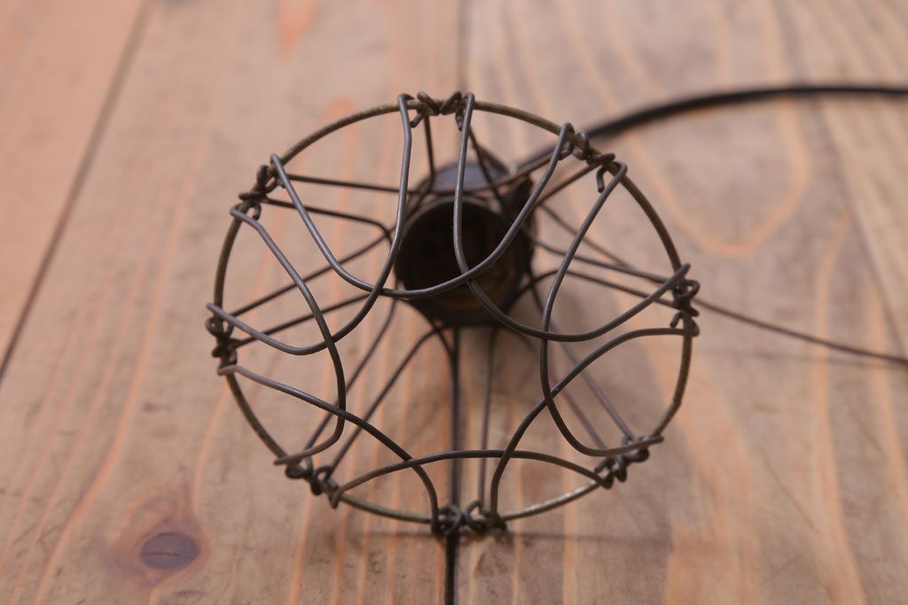 ビンテージ　シャビーなワイヤーシェードライト(ペンダントライト)(2)