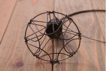 ビンテージ　シャビーなワイヤーシェードライト(ペンダントライト)(2)