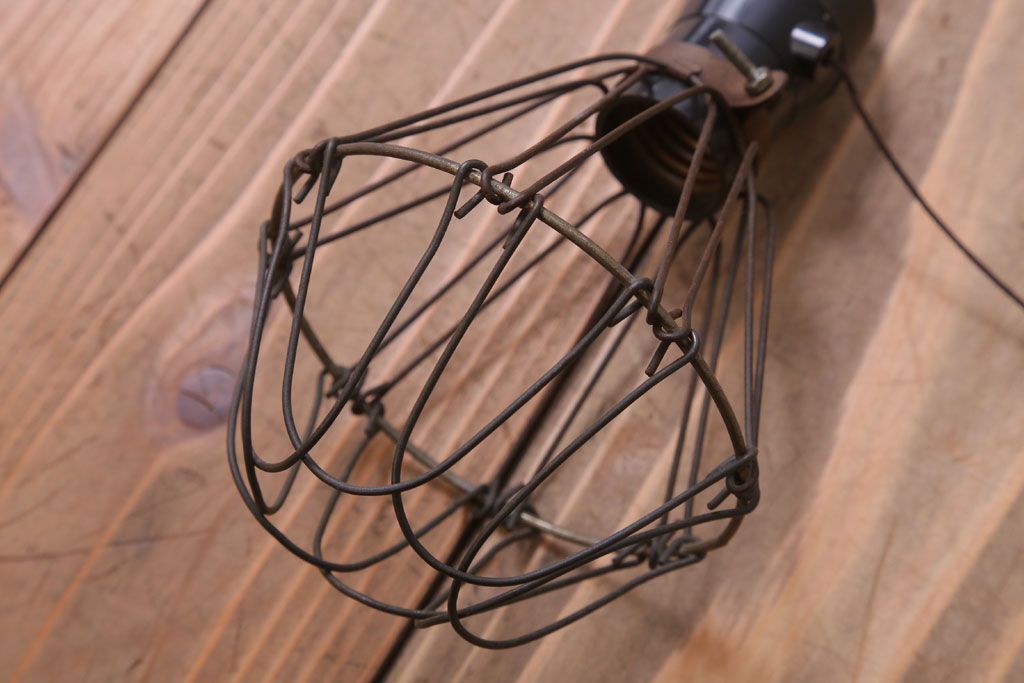 ビンテージ　シャビーなワイヤーシェードライト(ペンダントライト)(2)