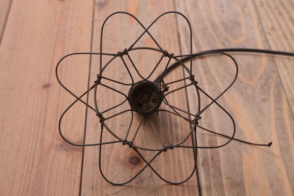 ビンテージ　シャビーなワイヤーシェードライト(ペンダントライト)(2)