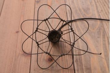 ビンテージ　シャビーなワイヤーシェードライト(ペンダントライト)(2)