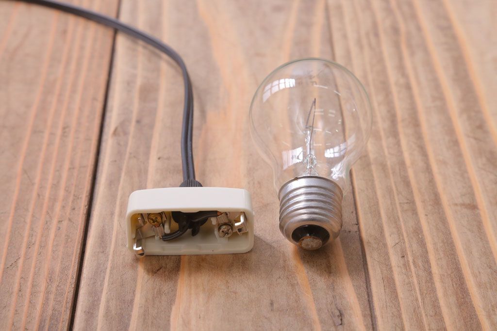 ビンテージ　シャビーなワイヤーシェードライト(ペンダントライト)(2)