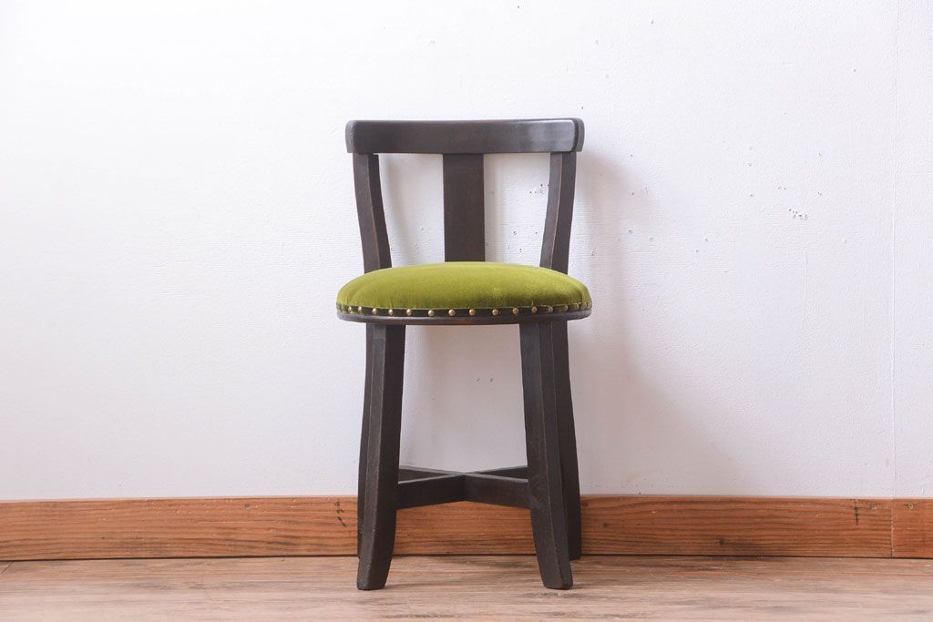 アンティーク家具　アンティーク　古いナラ材の小ぶりなチェア(椅子)