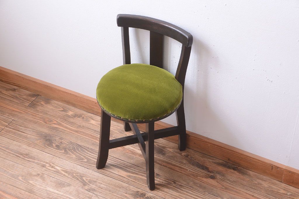 アンティーク家具　アンティーク　古いナラ材の小ぶりなチェア(椅子)