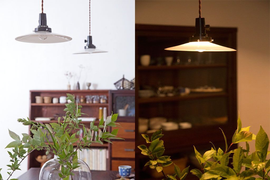 アンティーク　白いガラス製平笠のレトロな天井照明2つセット(1)