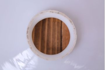 アンティーク　白いガラス製平笠のレトロな天井照明2つセット(1)