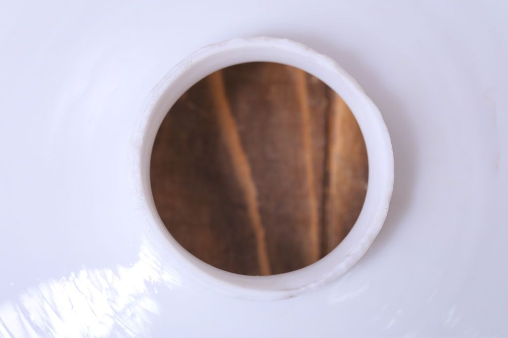 アンティーク　白いガラス製平笠のレトロな天井照明2つセット(1)