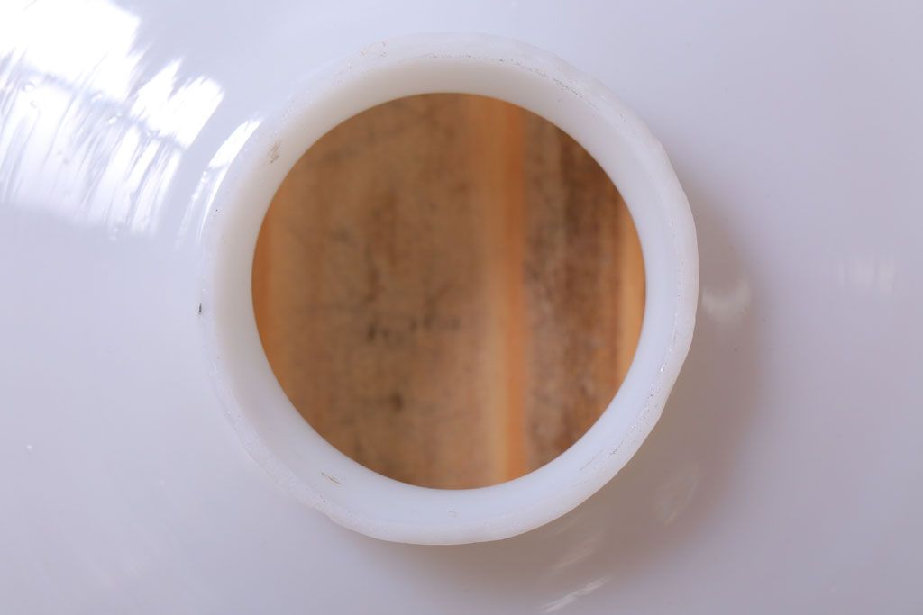 アンティーク　白いガラス製平笠のレトロな天井照明2つセット(2)