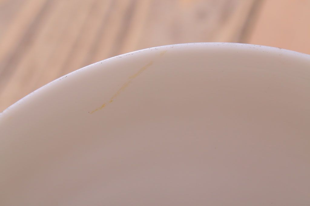 アンティーク　白いガラス製平笠のレトロな天井照明2つセット(2)