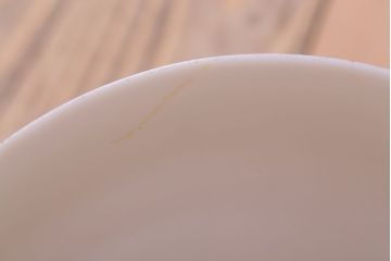 アンティーク　白いガラス製平笠のレトロな天井照明2つセット(2)