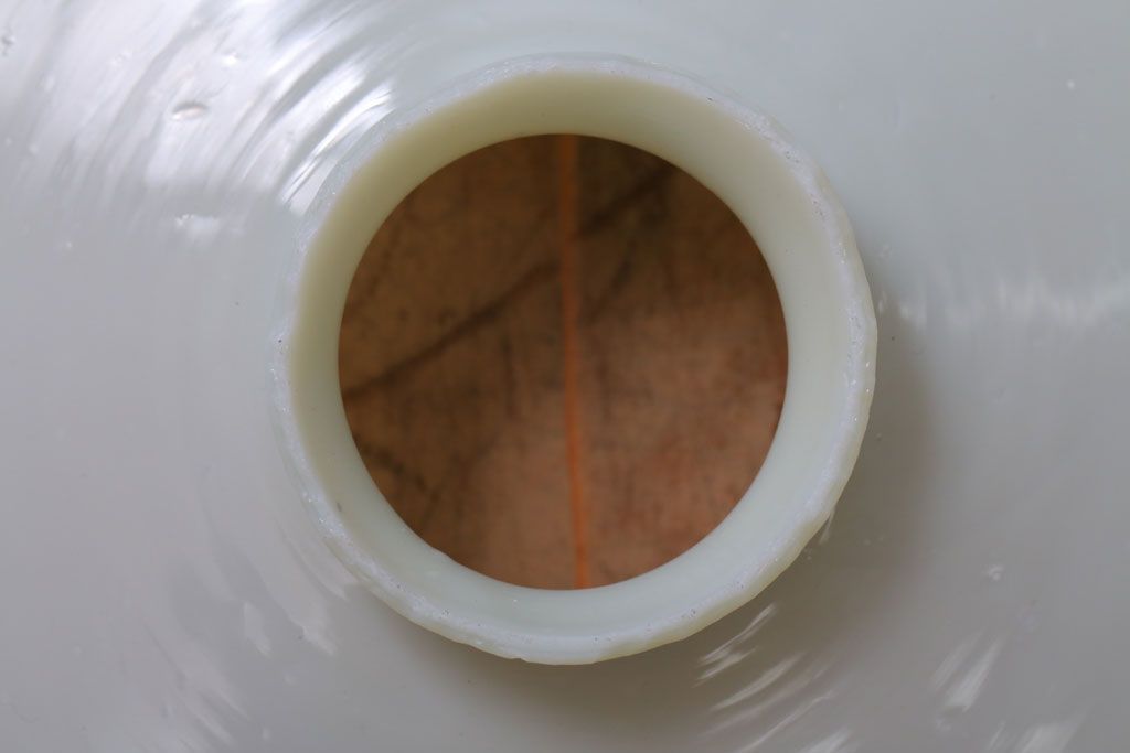 アンティーク　白いガラス製平笠のレトロな天井照明2つセット(3)