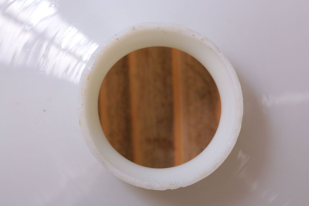 アンティーク　白いガラス製平笠のレトロな天井照明2つセット(3)