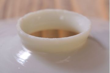 アンティーク　白いガラス製平笠のレトロな天井照明2つセット(3)