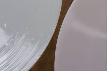 アンティーク　白いガラス製平笠のレトロな天井照明2つセット(3)