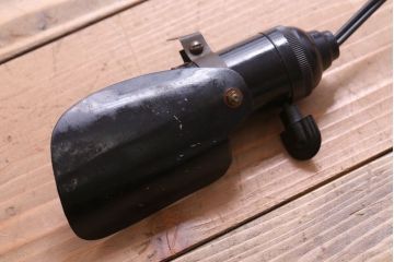 昭和レトロ　アイアンカバーシェードの小さな天井照明