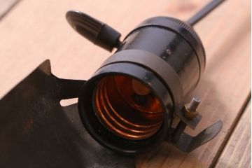 昭和レトロ　アイアンカバーシェードの小さな天井照明