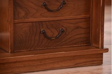 アンティーク家具　古民具・骨董　高級杉材の小ぶりな茶棚(茶箪笥)