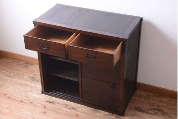 アンティーク家具　古民具・骨董　明治期　味わい深い古い引き戸収納棚