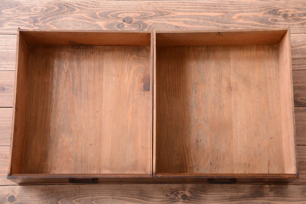 アンティーク家具　古民具・骨董　明治期　味わい深い古い引き戸収納棚