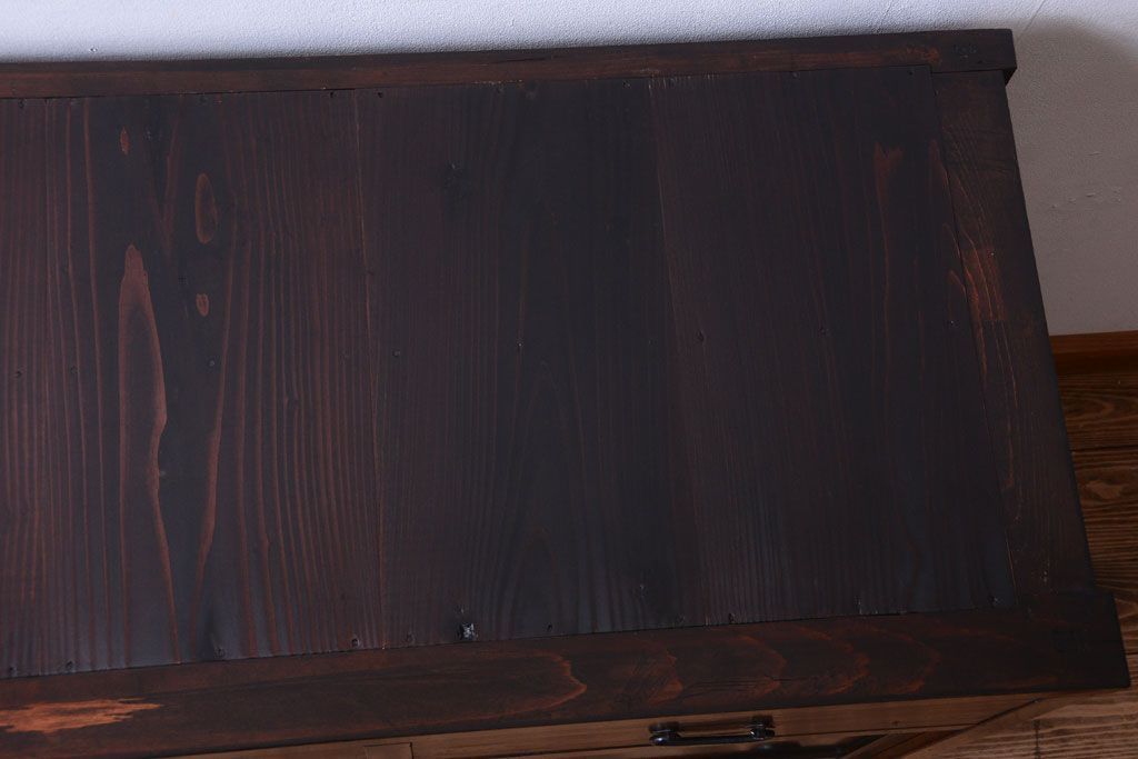 アンティーク家具　古民具・骨董　明治期　味わい深い古い引き戸収納棚