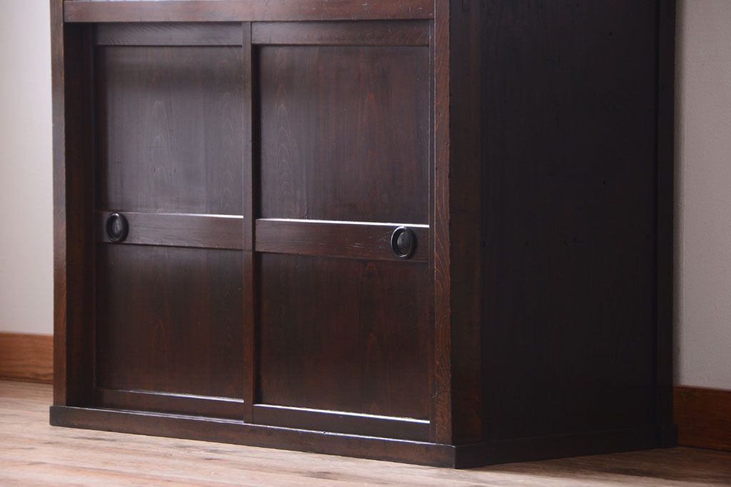 アンティーク家具　古民具・骨董　明治期　味わい深い古い引き戸収納棚