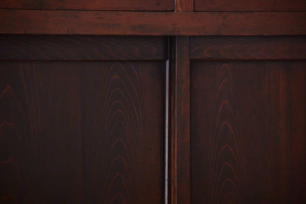 アンティーク家具　古民具・骨董　明治期　味わい深い古い引き戸収納棚