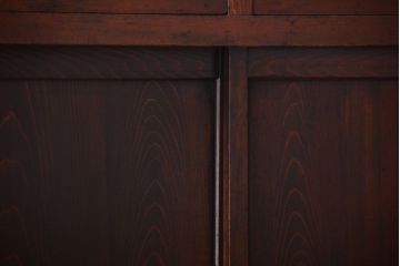 アンティーク家具　古民具・骨董　明治期　味わい深い古い引き戸収納棚