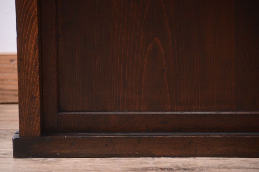 アンティーク家具　古民具・骨董　明治期　味わい深い古い引き戸収納棚