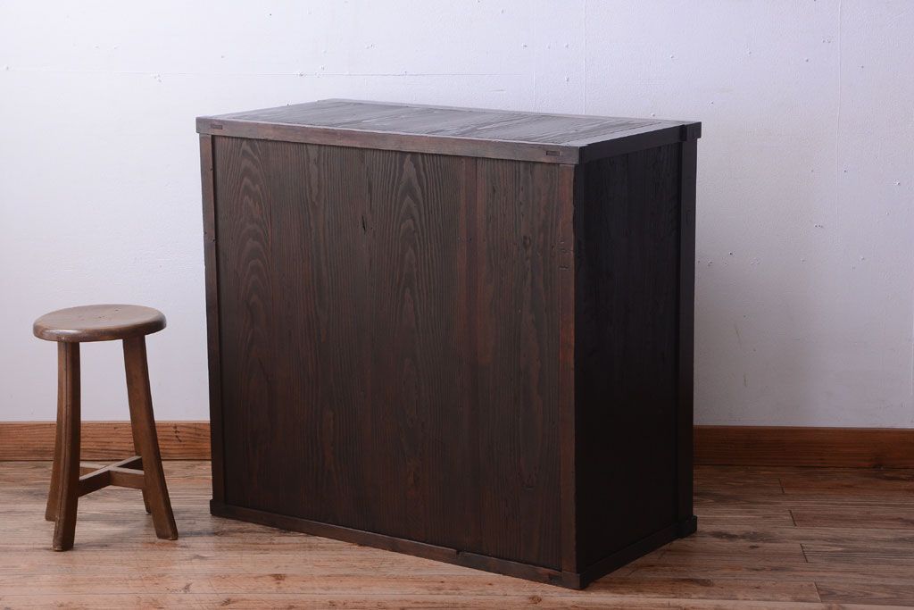 アンティーク家具　古民具・骨董　明治期　味わい深い古い引き戸収納棚