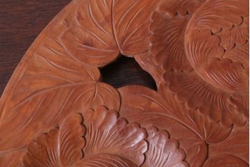 アンティーク雑貨　和製アンティーク　牡丹柄の古い木彫りプレート(盆)(軽井沢彫・日光彫)