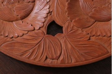 アンティーク雑貨　和製アンティーク　牡丹柄の古い木彫りプレート(盆)(軽井沢彫・日光彫)