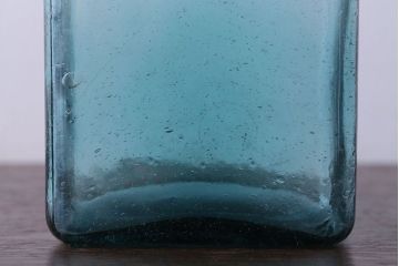 アンティーク雑貨　和製アンティーク　大正期　古い青色ガラス瓶