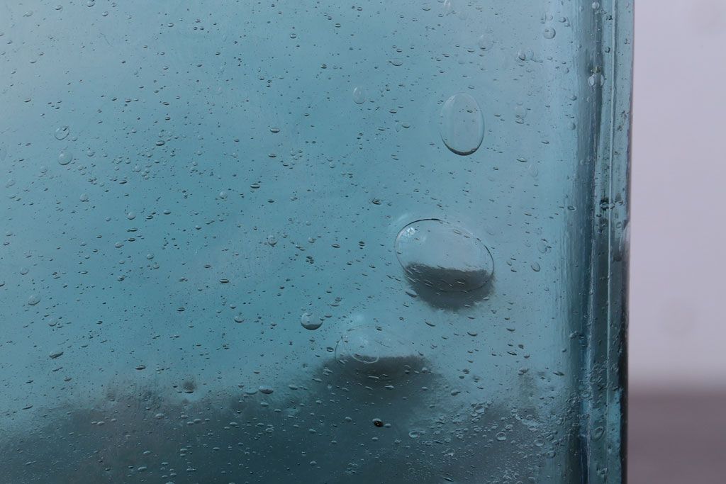 アンティーク雑貨　和製アンティーク　大正期　古い青色ガラス瓶